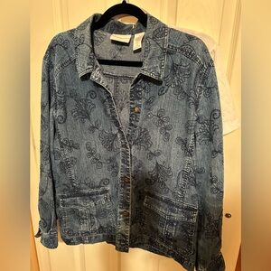 Alfred Dunner Blue Patterned Denim Jacket Size 14. 22” wide 26” length 2 pockets